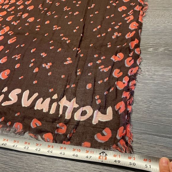 Louis Vuitton Leopard Giant Scarf Sarong Wrap Shawl XL cashmere silk blend - Picture 8 of 11